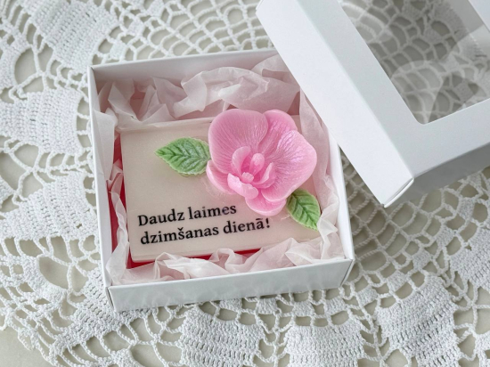 Smaržīgas ziepes ar uzrakstu “DAUDZ LAIMES DZIMŠANAS DIENĀ”