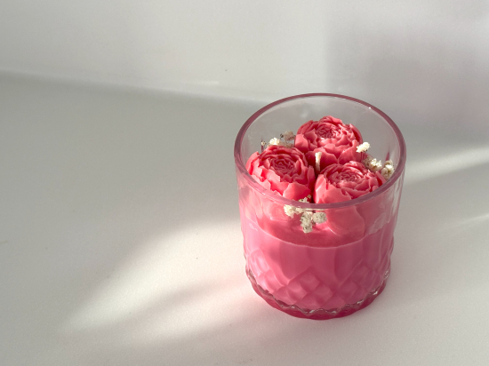 Svece  ar vieglu augļu aromātu