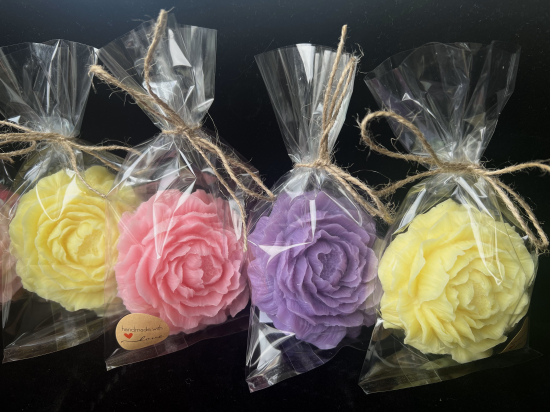 Roku darba aromatīskas ziepes "Peonija"