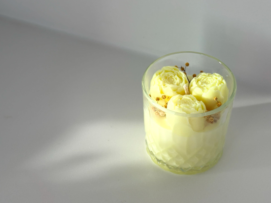 Svece ar citronzāles aromātu