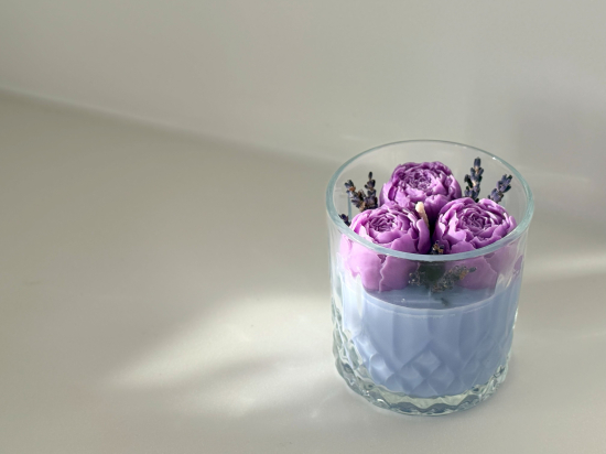 Svece  ar lavandas aromātu