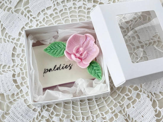 Smaržīgas ziepes ar uzrakstu “PALDIES”