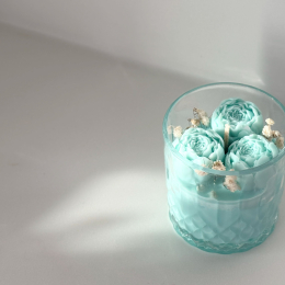 Svece  ar zāļas tējas aromātu